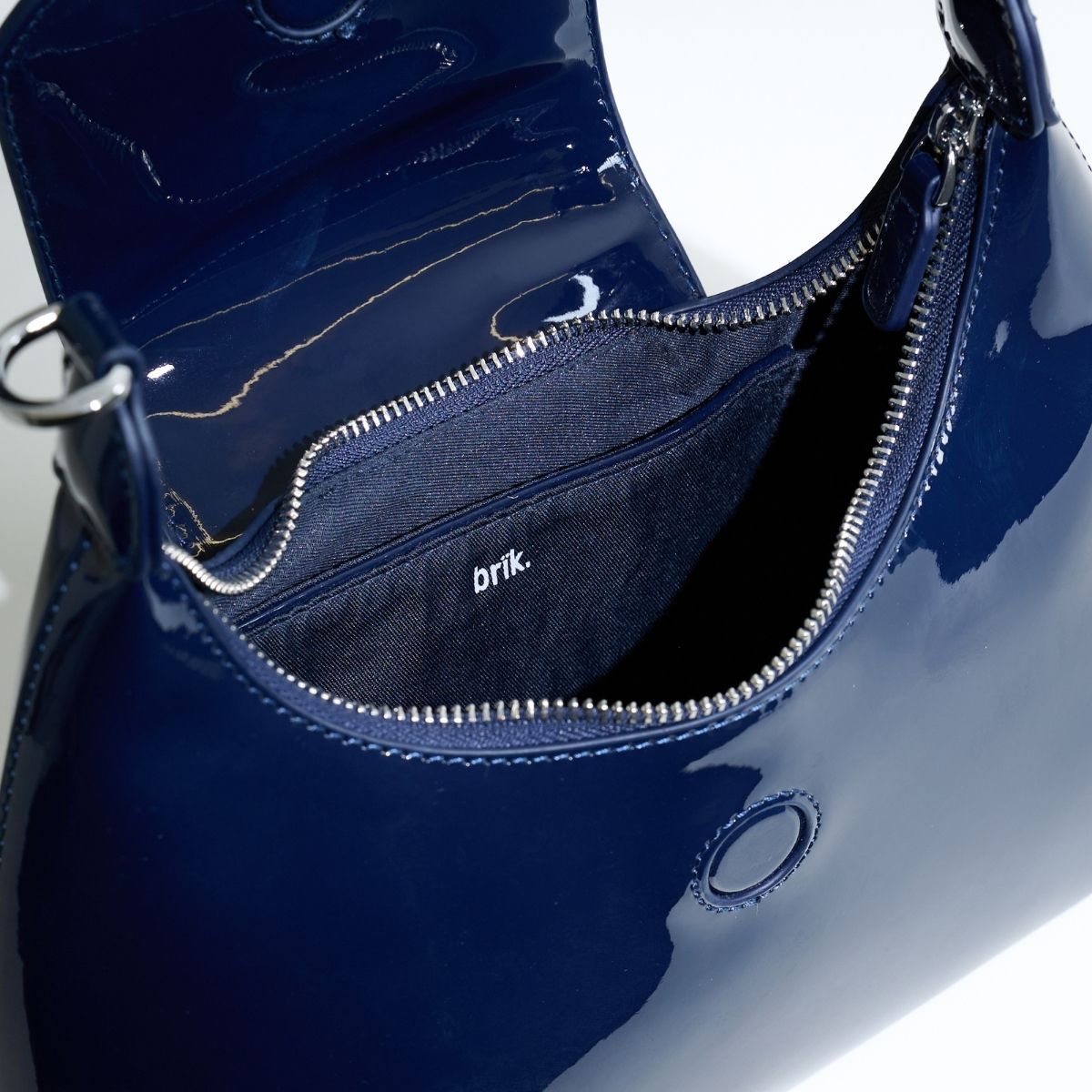 Upsized Chroma in Navy